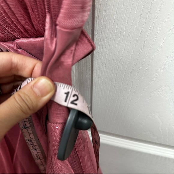 Elegant Pink Dress with Bow Accent - Picture 4 of 9